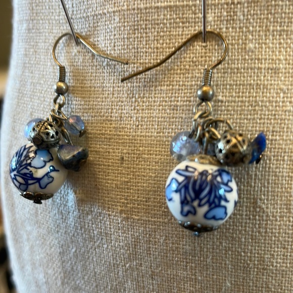Porcelain Dangling Earrings Vintage - Picture 3 of 4